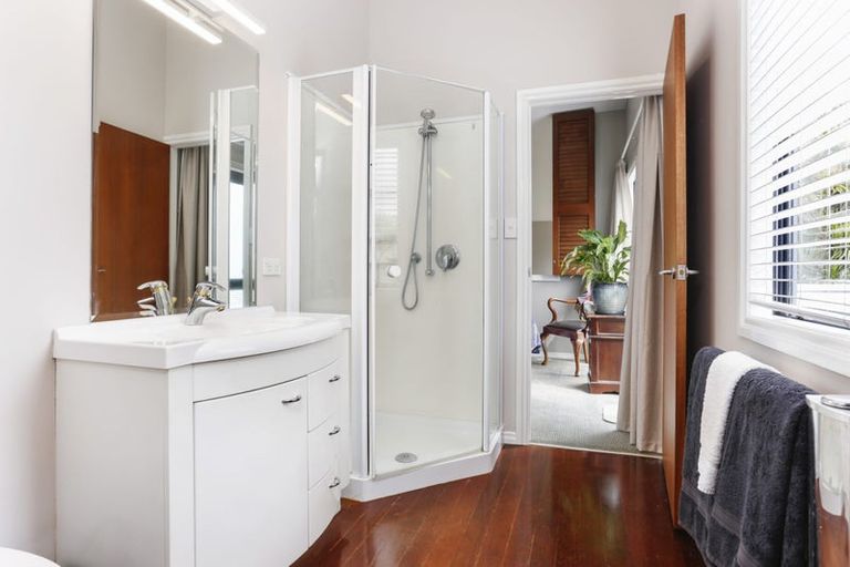 Photo of property in 61 Newhaven Terrace, Mairangi Bay, Auckland, 0630