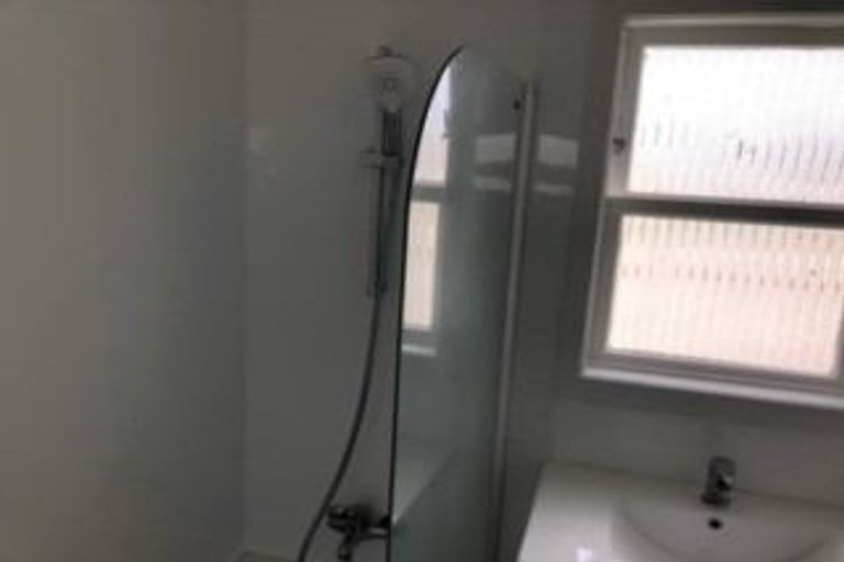 Photo of property in 51 Beach Road, Te Atatu Peninsula, Auckland, 0610