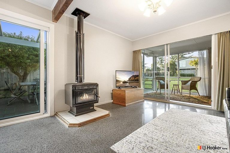 Photo of property in 18 Waterlea Avenue, Mangere Bridge, Auckland, 2022