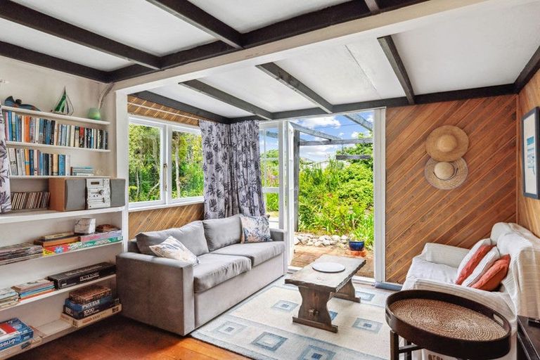 Photo of property in 11 Waimea Road, Waikanae Beach, Waikanae, 5036