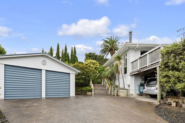 Photo of property in 31 Robbies Road, Shelly Park, Auckland, 2014