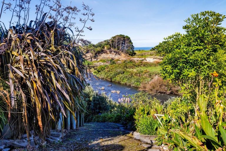 Photo of property in 48 Kawei Road, Ohawe, Hawera, 4671