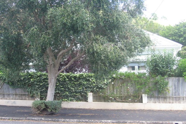 Photo of property in 21 Vauxhall Road, Devonport, Auckland, 0624