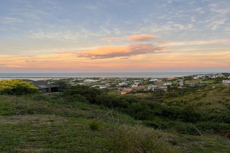 Photo of property in 3 Law Lane, Mount Pleasant, Christchurch, 8081