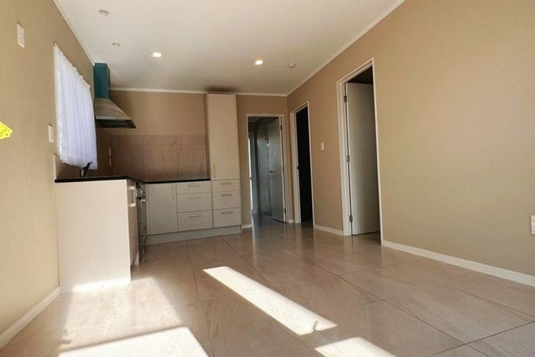 Photo of property in 60 Marine Parade, Mellons Bay, Auckland, 2014