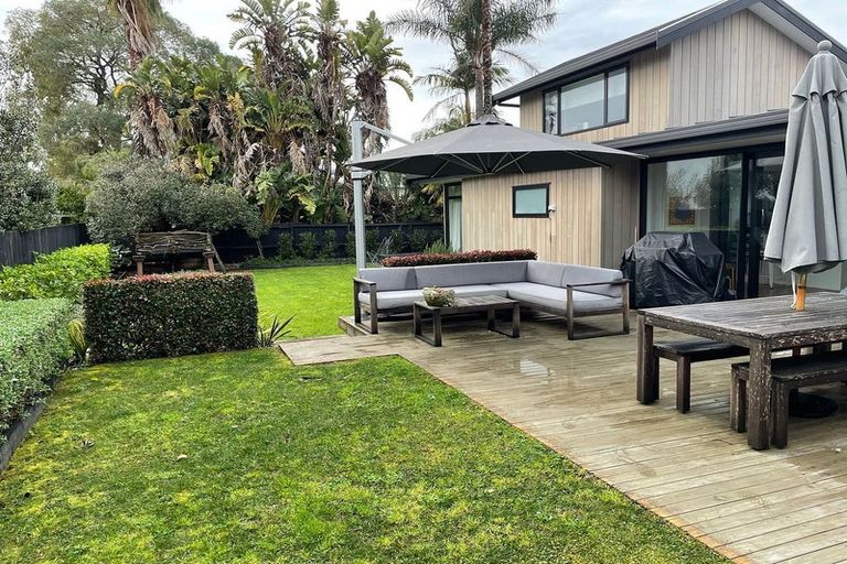 Photo of property in 21 Alfred Street, Northcote Point, Auckland, 0627