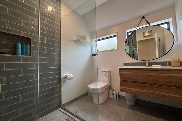 Photo of property in 5 Drayton Drive, Mount Pleasant, Christchurch, 8081