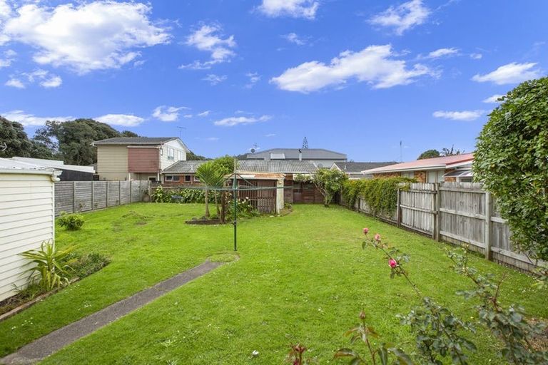 Photo of property in 11 West Hoe Road, Orewa, 0931