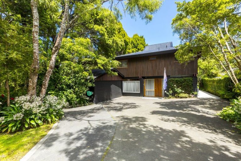 Photo of property in 24 Freemans Way, Pinehaven, Upper Hutt, 5019