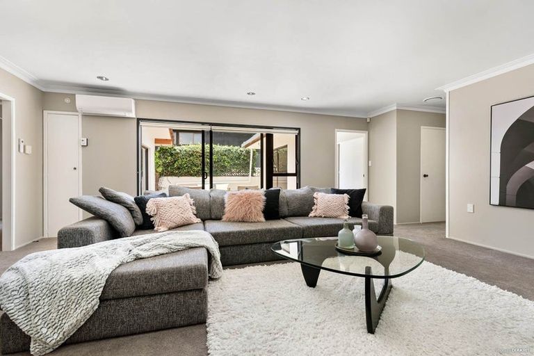 Photo of property in 5 Longwood Place, Forrest Hill, Auckland, 0620