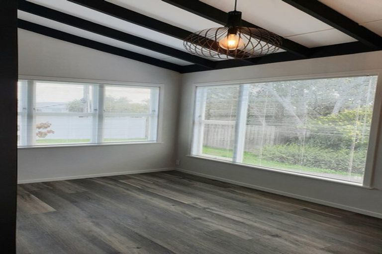 Photo of property in 1/21 Tiri Tiri Road, Birkdale, Auckland, 0626