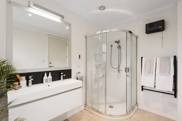 Photo of property in 16 Nightingale Place, Papanui, Christchurch, 8053