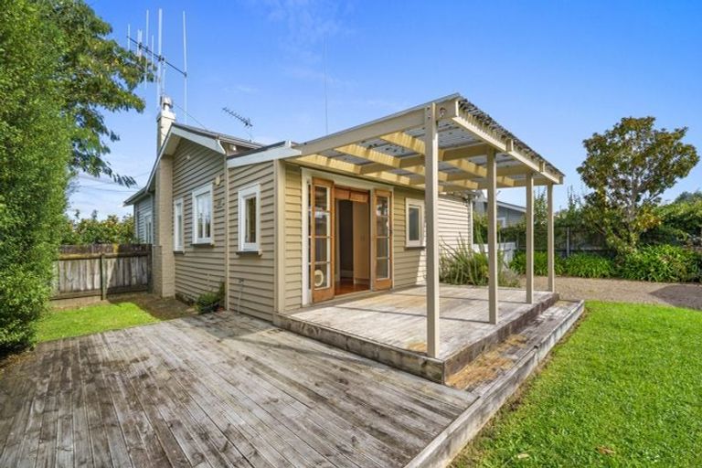 Photo of property in 27 Oxford Street, Fairfield, Hamilton, 3214