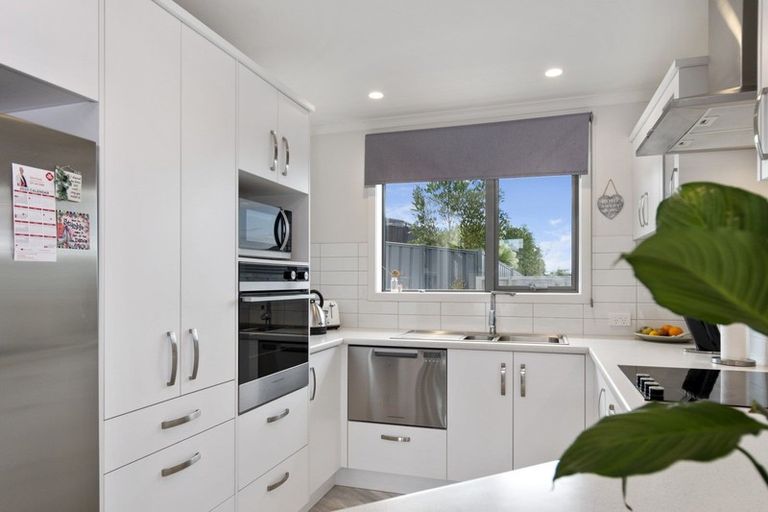 Photo of property in Waterview Estate, 32/4 Greystone Place, Omokoroa, 3114