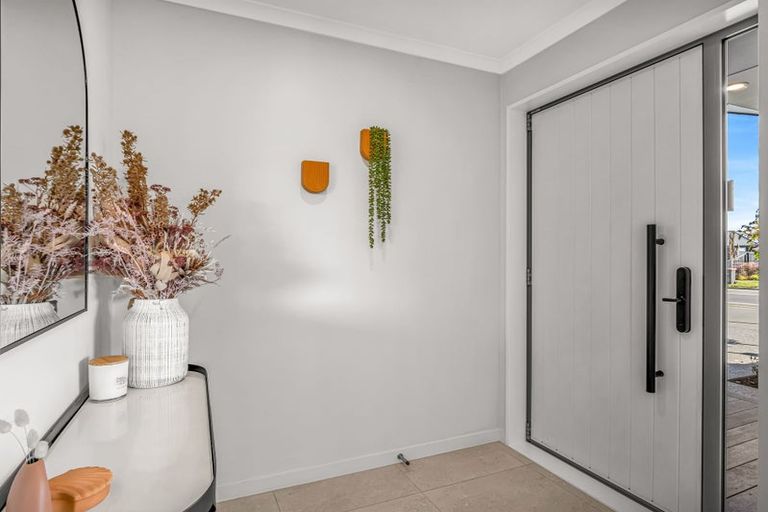 Photo of property in 6 Dunlops Crescent, Marshland, Christchurch, 8083