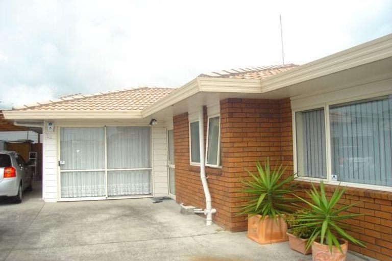 Photo of property in 1/3 Caribbean Drive, Unsworth Heights, Auckland, 0632