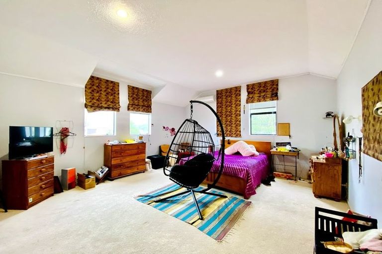 Photo of property in 69 Woodhouse Avenue, Karori, Wellington, 6012