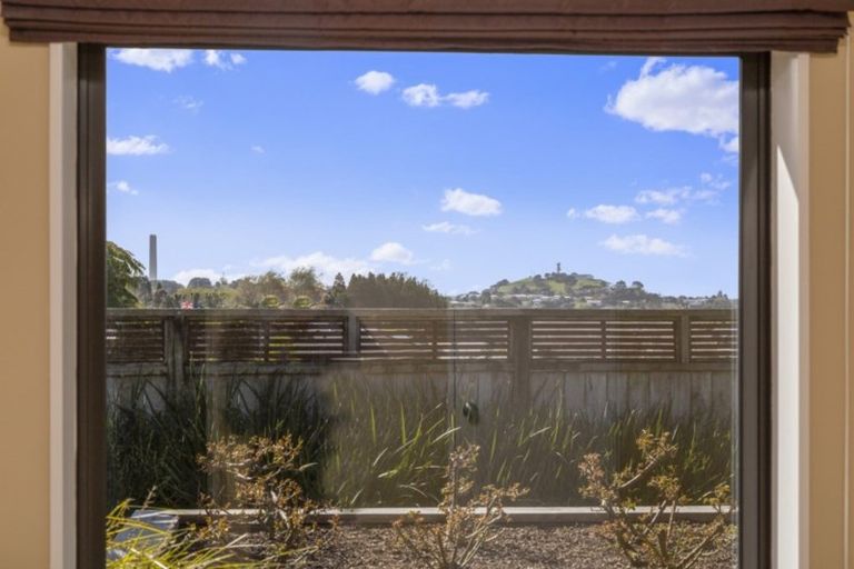 Photo of property in 3 Manuka Place, Whalers Gate, New Plymouth, 4310