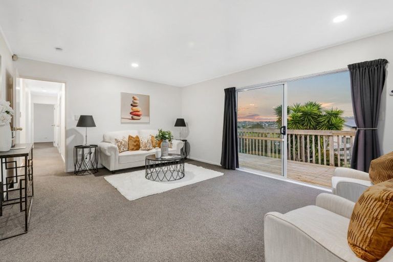 Photo of property in 1 Weka Close, Red Beach, 0932