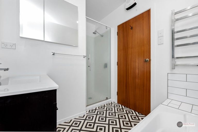 Photo of property in 3d Maungaraki Road, Korokoro, Lower Hutt, 5012