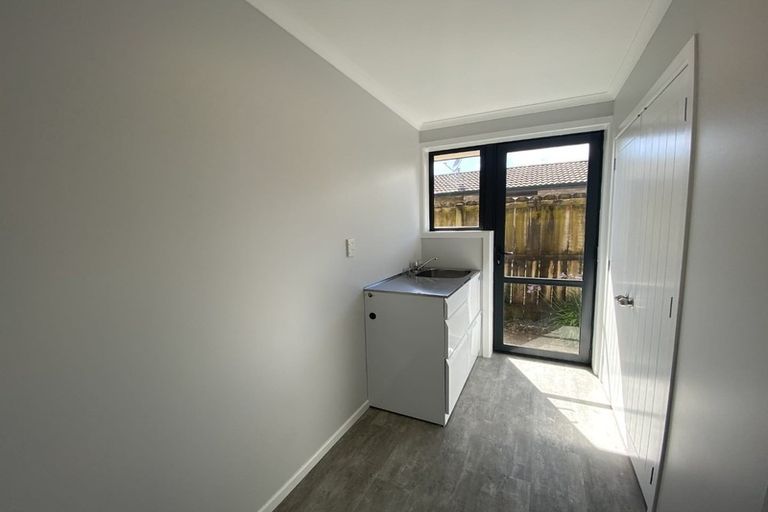 Photo of property in 24 Caltra Place, East Tamaki, Auckland, 2016