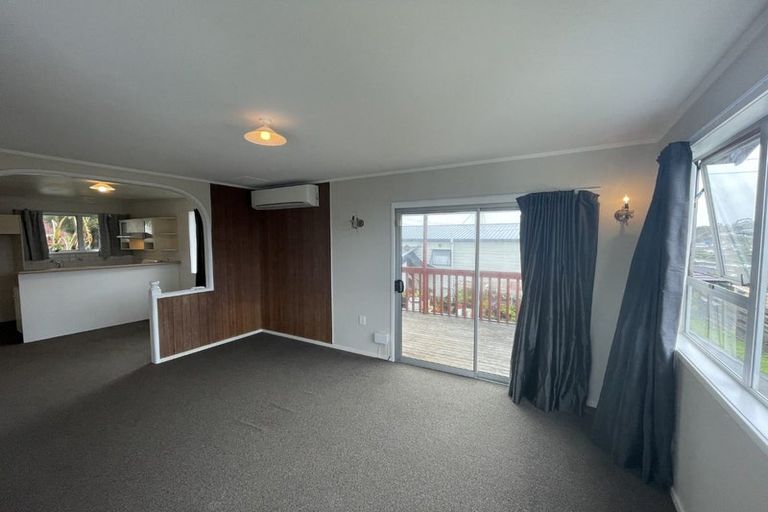 Photo of property in 3 Doone Place, Massey, Auckland, 0614