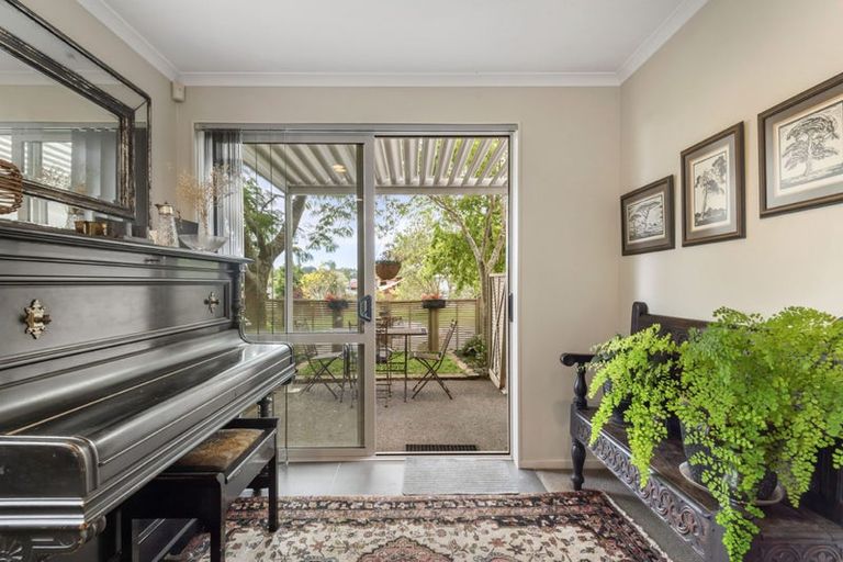 Photo of property in 17 Nimstedt Avenue, Oteha, Auckland, 0632