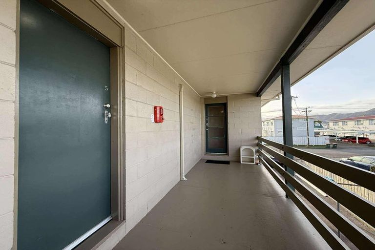Photo of property in 5/15 Tama Street, Alicetown, Lower Hutt, 5010