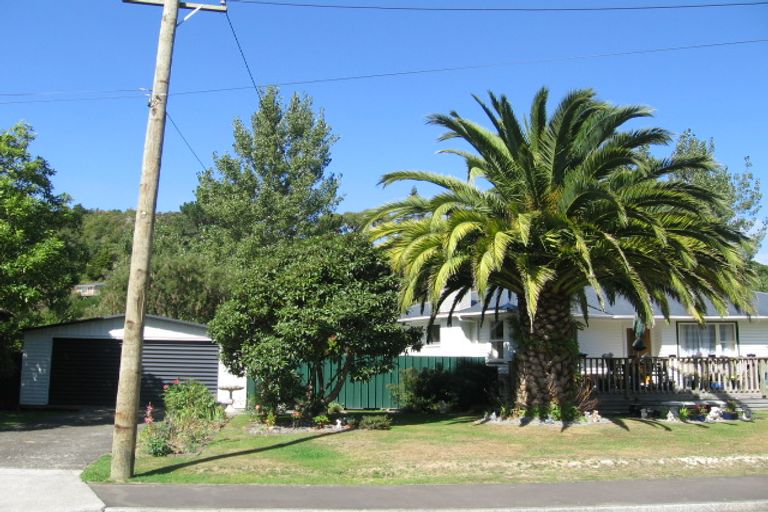 Photo of property in 2 Molloys Road, Te Marua, Upper Hutt, 5018