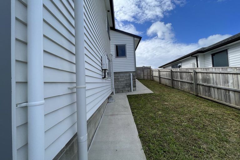 Photo of property in 10 Takurua Terrace, Orewa, 0931