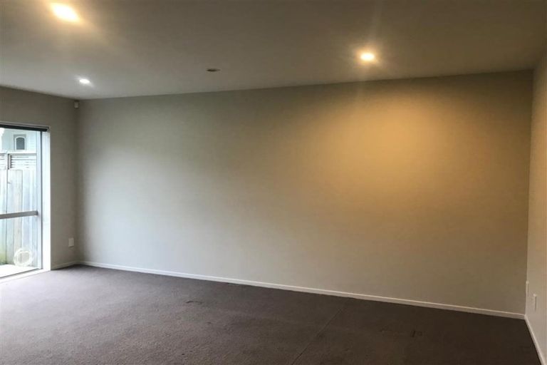 Photo of property in 21/45a Swanson Road, Henderson, Auckland, 0610