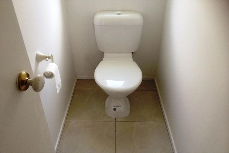 Photo of property in 89 Totaravale Drive, Totara Vale, Auckland, 0629