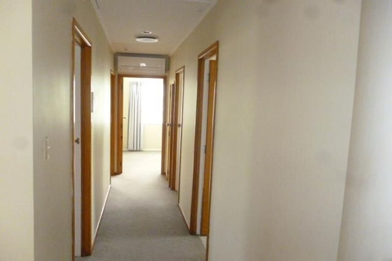 Photo of property in 18 Maroubra Place, Botany Downs, Auckland, 2010