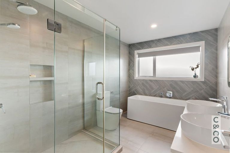 Photo of property in 37 Nobilo Road, Kumeu, 0810