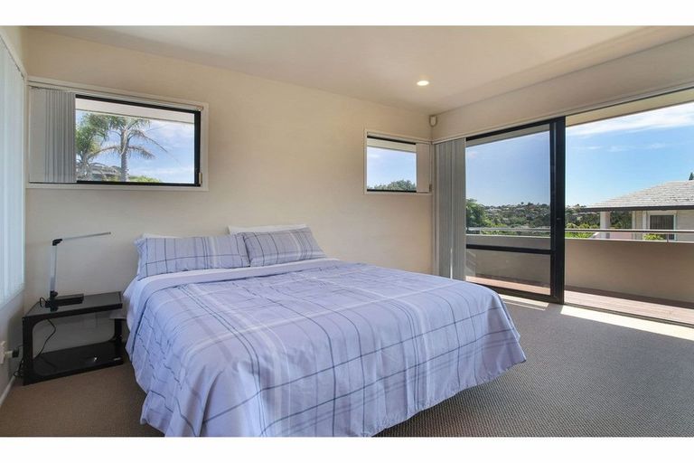 Photo of property in 42 Onetaunga Road, Chatswood, Auckland, 0626