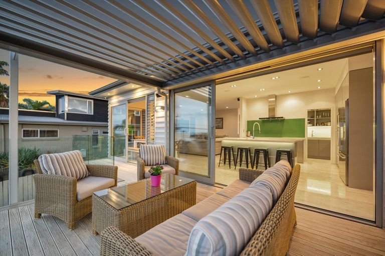 Photo of property in 15 Beechwood Road, Rothesay Bay, Auckland, 0630