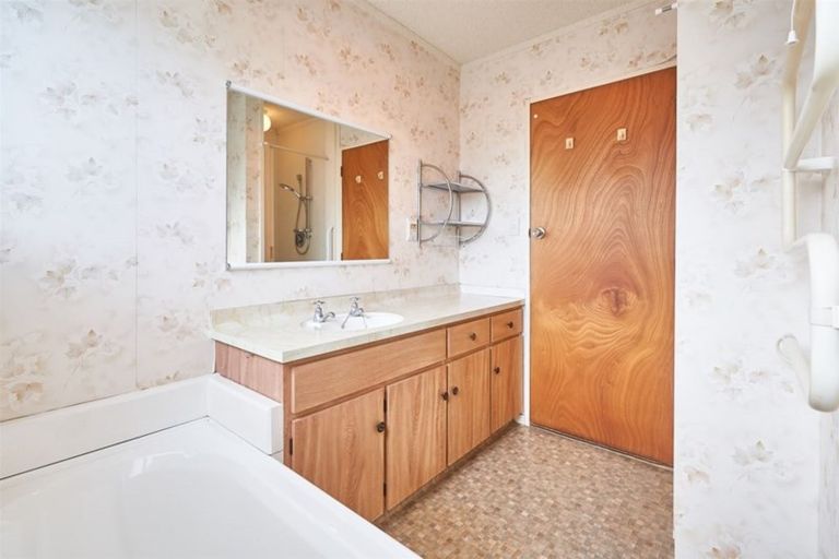 Photo of property in 2/99 Vogel Street, Roslyn, Palmerston North, 4414