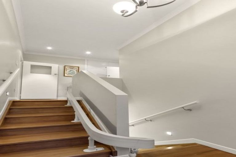 Photo of property in 19 Merani Street, Narrow Neck, Auckland, 0622