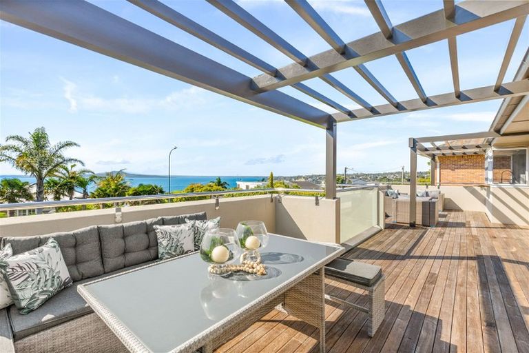 Photo of property in 30 Churchill Road, Murrays Bay, Auckland, 0630