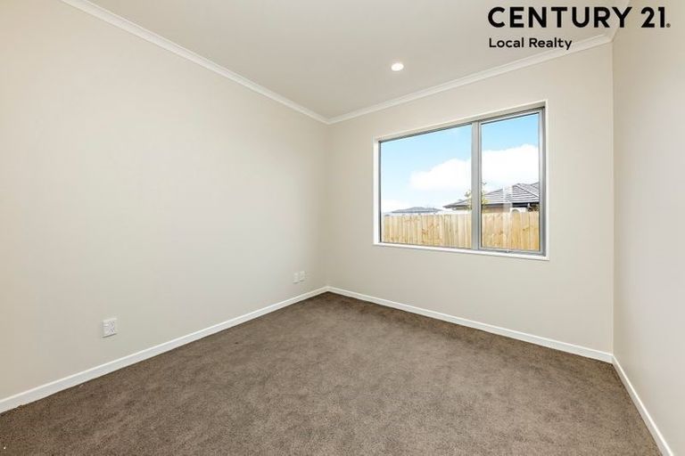 Photo of property in 1 Huahua Crescent, Papakura, 2110