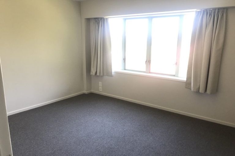 Photo of property in 2/93a Kelburn Parade, Kelburn, Wellington, 6012