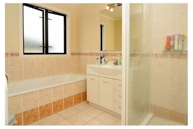 Photo of property in 104 Wayne Francis Drive, Flat Bush, Auckland, 2016