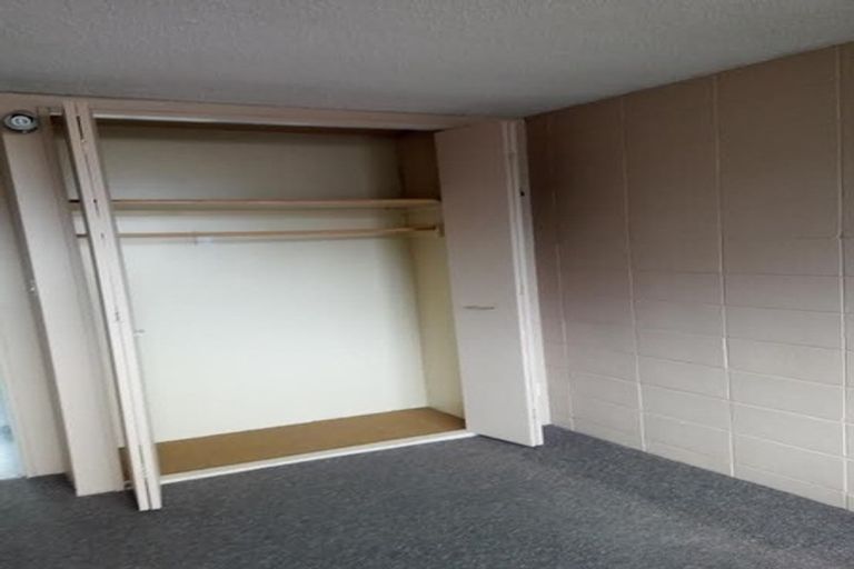 Photo of property in Beresford Apartments, 5/118 Russell Terrace, Berhampore, Wellington, 6023