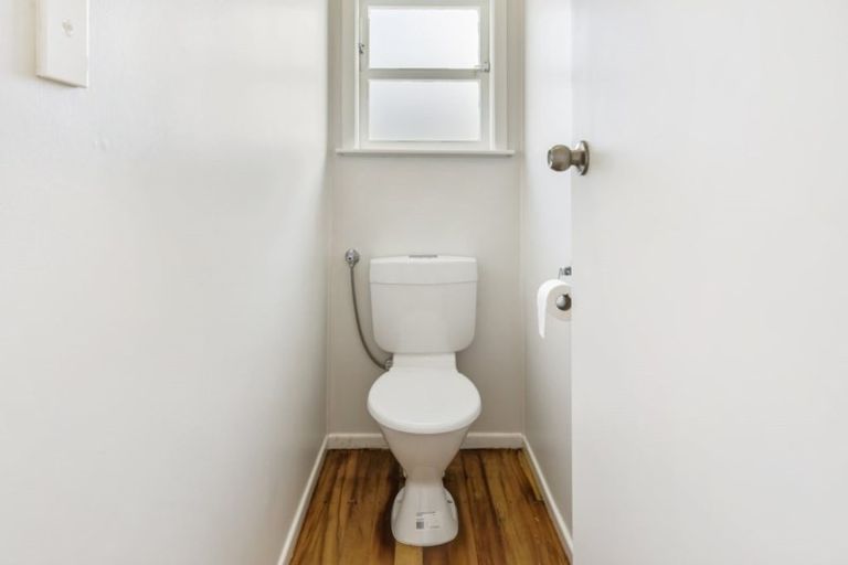 Photo of property in 38 Woodside Road, Massey, Auckland, 0614