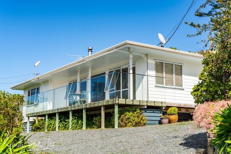 Photo of property in 2 Cliff Street, Pahi, Paparoa, 0571