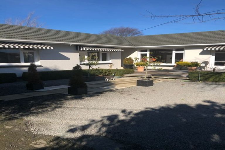 Photo of property in 19 Middlepark Road, Sockburn, Christchurch, 8042