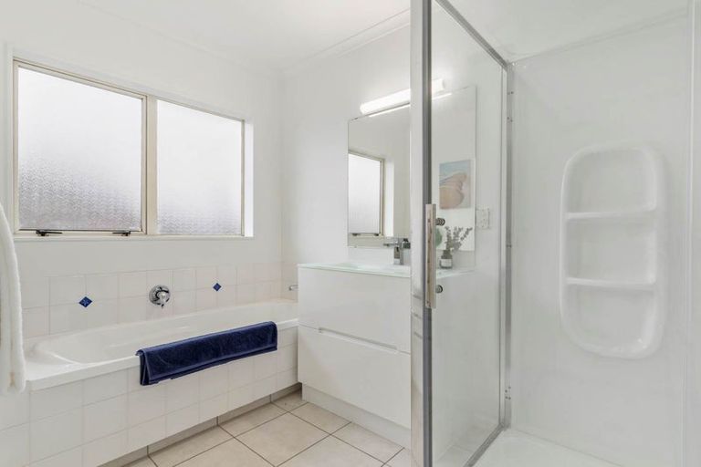 Photo of property in 3 Villino Place, Randwick Park, Auckland, 2105