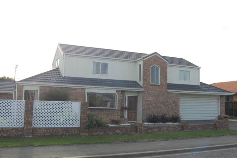 Photo of property in 21a Takaro Avenue, Sockburn, Christchurch, 8042