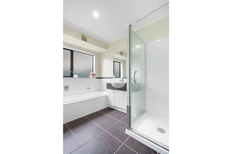 Photo of property in 5 Karson Place, Flat Bush, Auckland, 2016