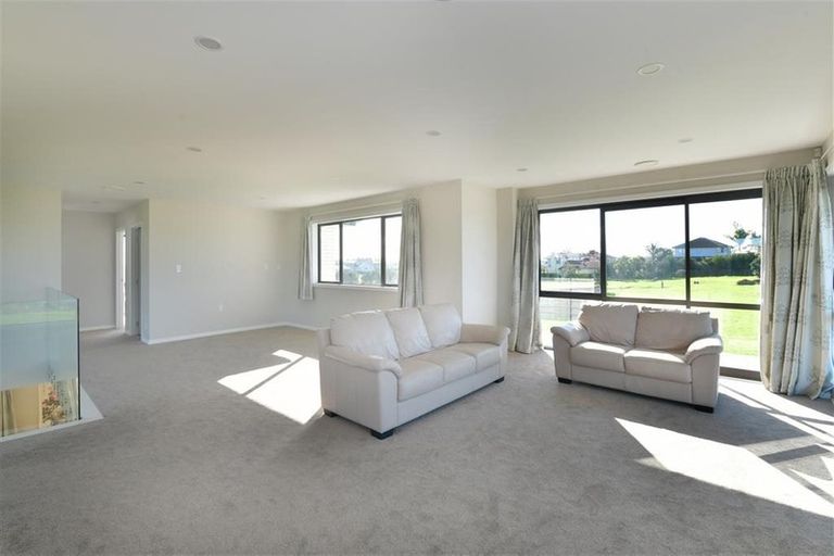Photo of property in 347 Pinecrest Drive, Gulf Harbour, Whangaparaoa, 0930